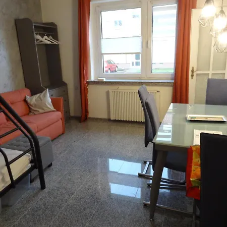 Optimale Und Ruhige Lage: 1-zimmer-apartment Apartment