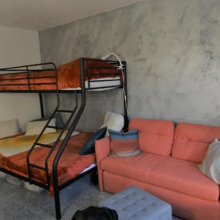 Optimale Und Ruhige Lage: 1-zimmer-apartment *